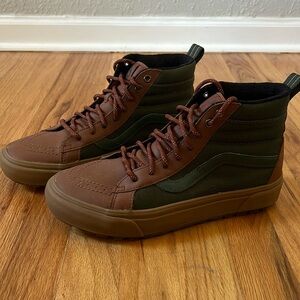 Van’s Women’s waterproof & lined high tops. Worn once.